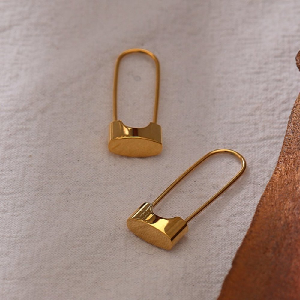 ^NEW 18K Gold Plated Lock Pin Hoop Earrings - Picture 4 of 6